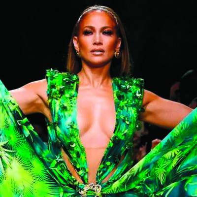 Del vestido de Jennifer Lopez que cambió Google a los vertederos de ropa en Ghana y el fin de las ‘top model’