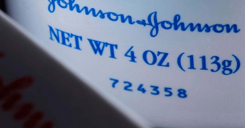 Johnson & Johnson deberá pagar $65.5 millones tras veredicto por cáncer vinculado a talco