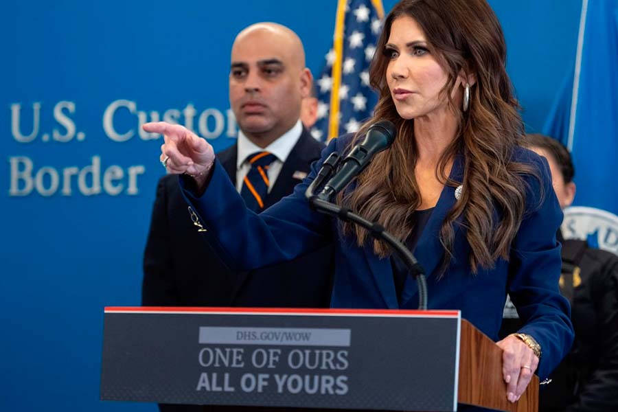 Kristi Noem anuncia que gobierno enviará “cientos” de agentes federales adicionales a Minnesota
