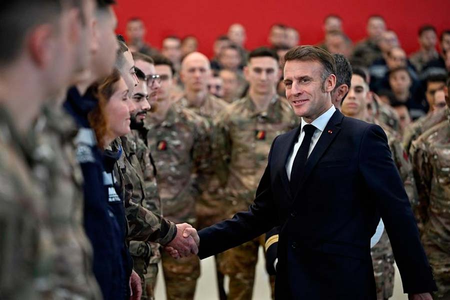 Francia planea envío de más medios terrestres, aéreos y marítimos a Groenlandia