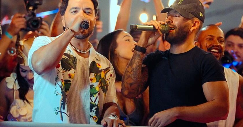 Luis Fonsi y Feid en las fiestas de la calle San Sebastián revelan su primera colaboración juntos, “CAMBIARÉ”