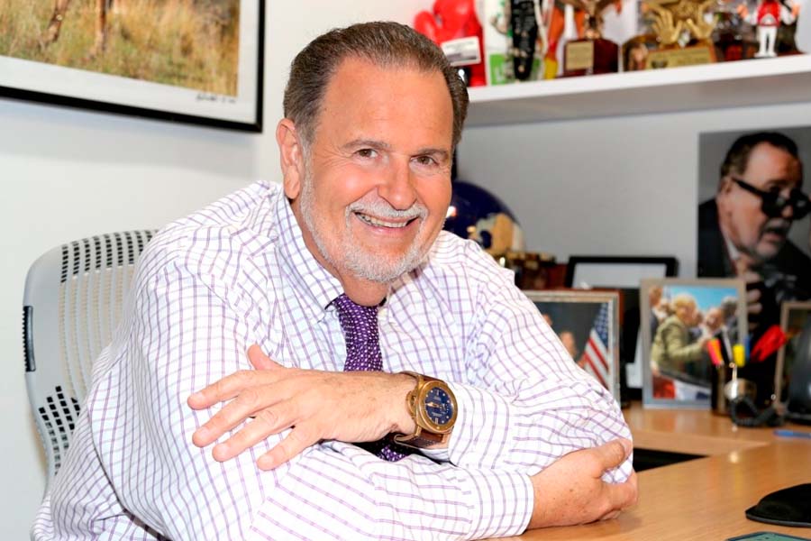 Raúl de Molina y su esposa Millie ponen a prueba su relación antes del estreno de ¿Apostarías por mí?