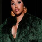 Cardi B sufre una aparatosa caída en pleno concierto en Nevada