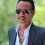 Marc Anthony frena a un fan que le exige hablar en español durante su concierto en Las Vega