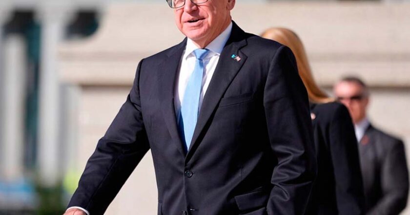 Tim Walz, gobernador de Minnesota, se compromete a nunca más postularse a un cargo de elección