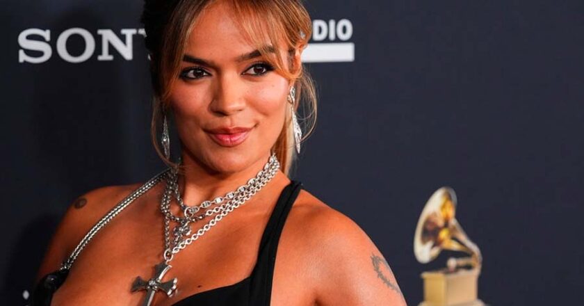 Karol G impulsa el estilo Hot Tropic en Coachella, según Pinterest