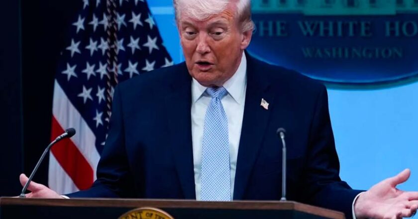 Donald Trump difunde video de crimen y culpa a demócratas por política migratoria