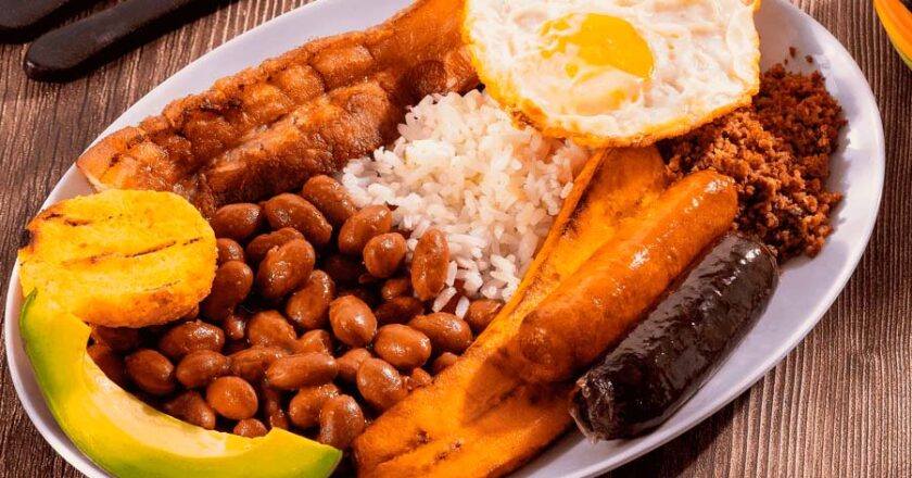 Cómo la bandeja paisa se volvió un ícono de Colombia sin siquiera ser 100% paisa