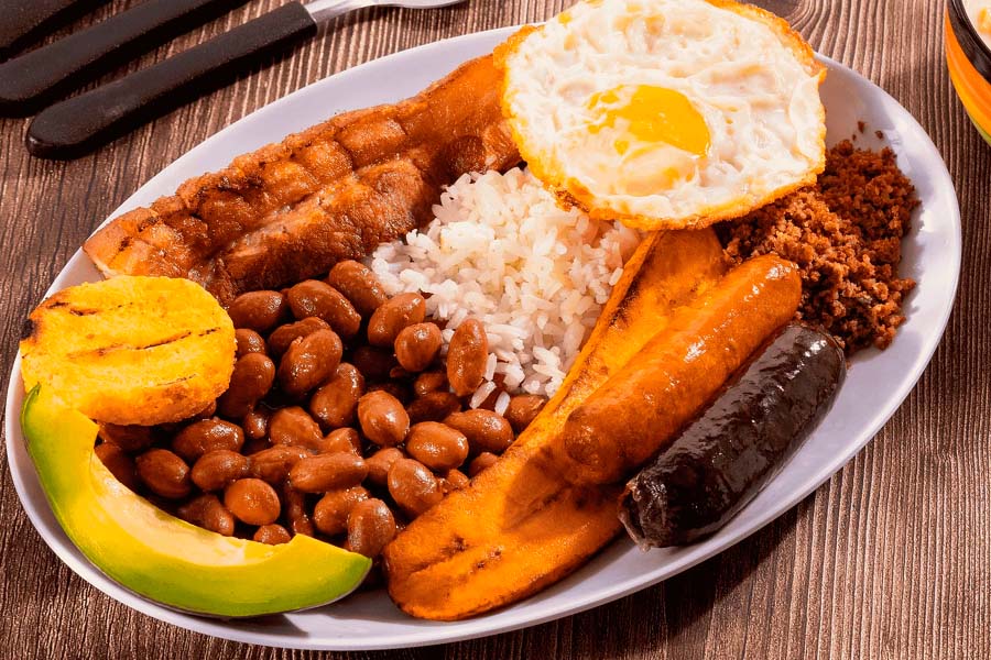 Cómo la bandeja paisa se volvió un ícono de Colombia sin siquiera ser 100% paisa