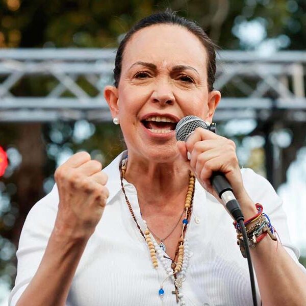 María Corina Machado afirma que Venezuela está “lista” para elecciones y reitera su pronto regreso