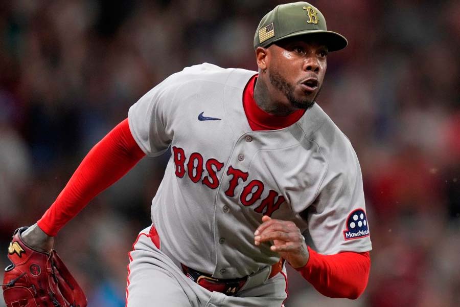Aroldis Chapman entra al Top 10 de salvamentos en MLB y amenaza otra marca legendaria