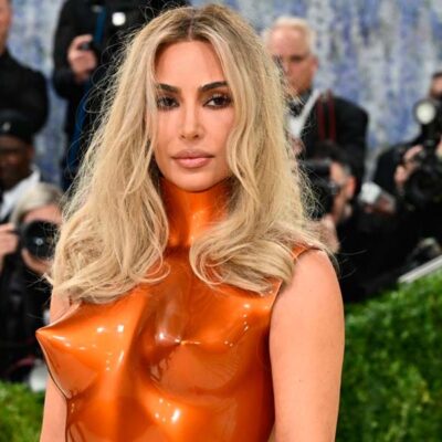 Kim Kardashian sorprendió con un inesperado cambio de look