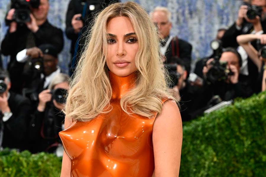 Kim Kardashian sorprendió con un inesperado cambio de look