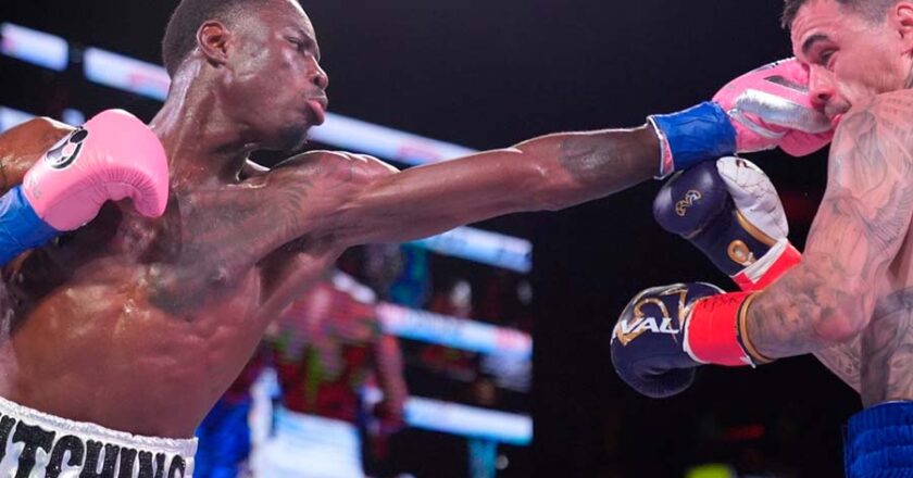Richardson Hitchins se retracta de su arremetida en contra del Canelo Álvarez