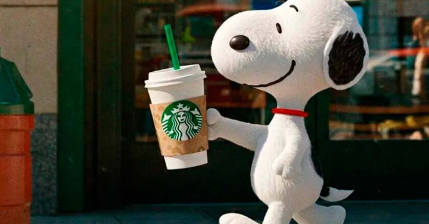 Snoopy llega a Starbucks con una colección de otoño
